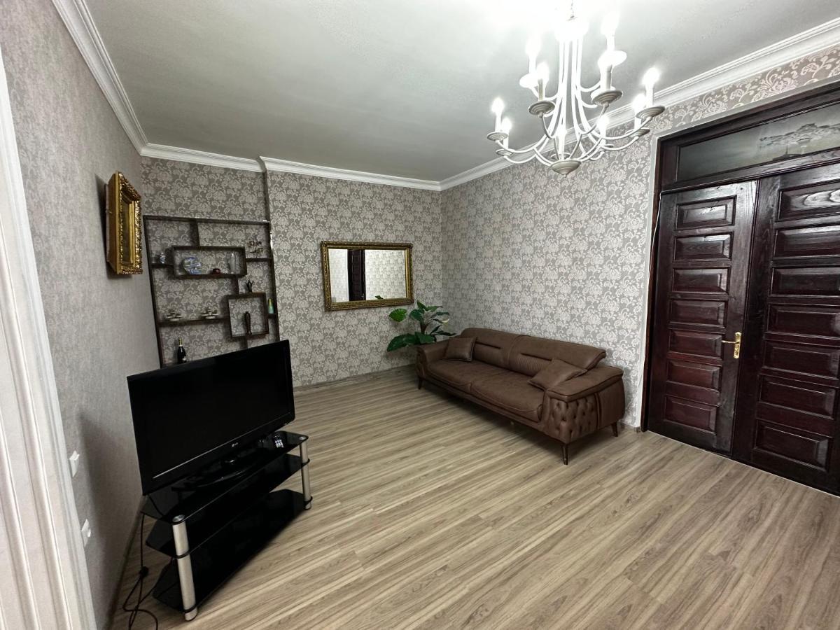 Heart Of Boulvard Appartement Batoemi Buitenkant foto